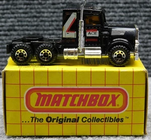 VINTAGE LESNEY MATCHBOX 1983 PETERBILT #43 YELLOW WINDSHIELD VARIANT WITH BOX - Picture 1 of 3