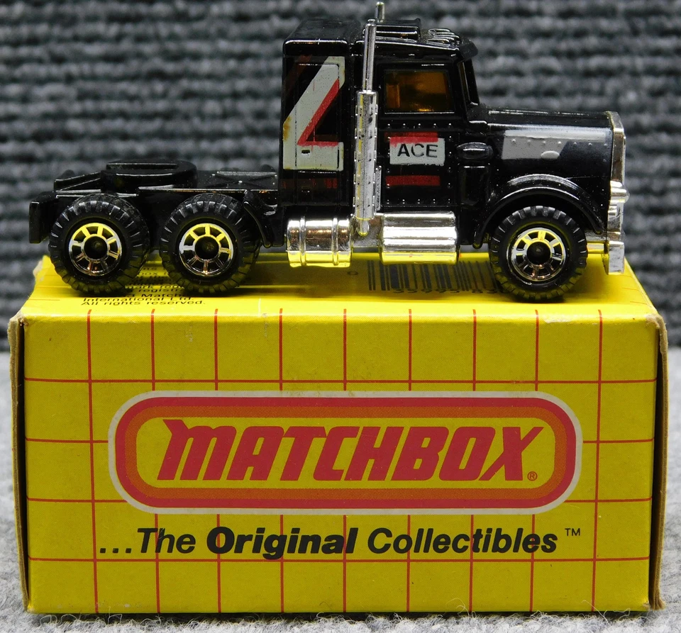 VINTAGE LESNEY MATCHBOX 1983 PETERBILT #43 YELLOW WINDSHIELD VARIANT WITH BOX - Image 1 of 3