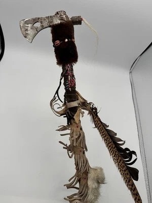 老式美洲原住民战斧皮革木质金属艺术古董复制品展示 — 第 1/4 张图片