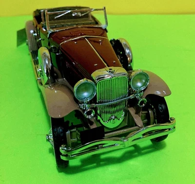 franklin mint 1930 duesenberg j derham tourister Diecast Model Car In Foam Pack - Image 1 of 4