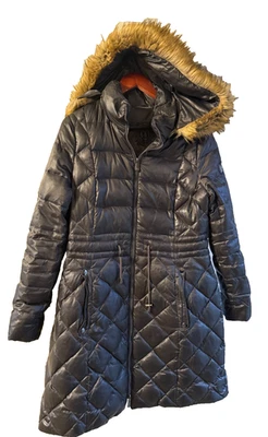 Chaqueta acolchada de plumón Dawn Levy Kourtney negra extraíble con capucha de piel sintética talla M Foto 1 de 4