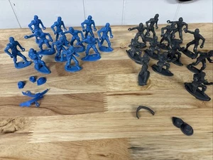 Vintage 1960s MPC Plastic Toy Soldier Army Men Lot Weapons Ring Hand Civil War - Picture 1 of 6