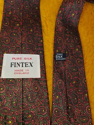 Años 60 ~ Corbata DE COLECCIÓN ~ FINTEX ~ VERDE OLIVA con PAISLEY NARANJA ROJO METÁLICO ~ 53" Foto 1 de 2