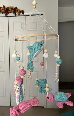 Hermosa cuna móvil Ocean Team hecha a mano de ganchillo, gran regalo 10” de ancho 26”T Foto 1 de 4