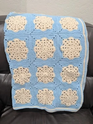 Manta de cuna afgana cuadrada de ganchillo hecha a mano para bebé niño azul y blanco 48X48 Foto 1 de 4