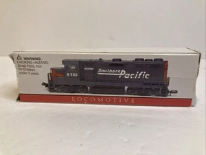 N Scale Southern Pacific #9725 Diesel Locomotive In Original Box - Picture 1 of 2
