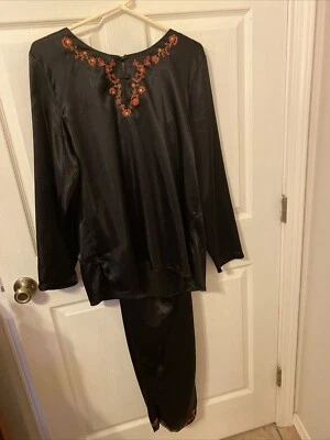 JUEGO PIJAMA 2 Piezas SUSURROS Negro Satinado Talla XL Rojo Bordado Foto 1 de 4