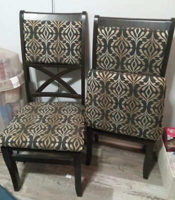 Sillas plegables tapizadas contemporáneas Stakmore color topo (paquete de 2) (usadas) Foto 1 de 4