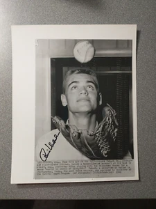 ARNOLD UMBACH BRAVES SIGNED AUTOGRAPHED VINTAGE 1961 WIREPHOTO WIRE PHOTO - Picture 1 of 3