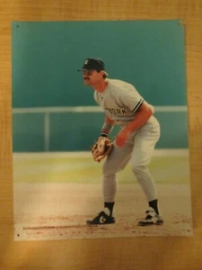 Don Mattingly Unsigned 8x10 Photo New York Yankees - Picture 1 of 1