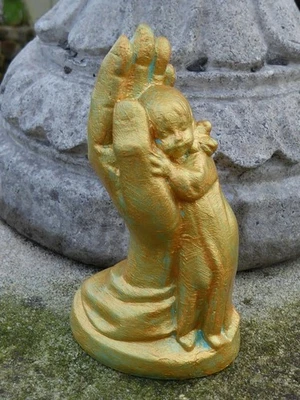 Adorno de jardín de piedra exquisito efecto latón envejecido niño en fundición artesanal Foto 1 de 4