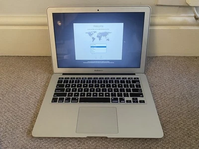 Apple MacBook Air 13" 1.6GHz 2015 Intel Core i5 4GB RAM 128GB SSD - Image 1 of 4