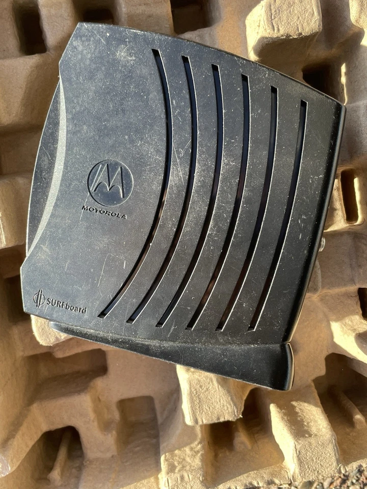 Motorola SB 5100 Surfboard Cable Modem No Power Cable Used - Image 1 of 4