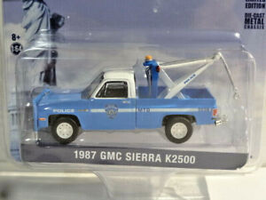 GREENLIGHT EXCLUSIVE NEW YORK CITY POLICE NYPD - 1987 GMC SIERRA K2500 TOW TRUCK