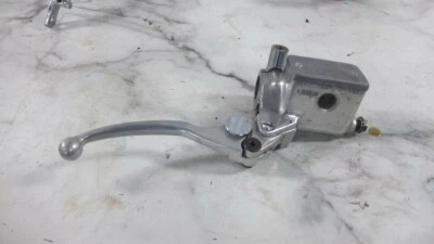 03 Suzuki VZ800 VZ 800 Marauder Cilindro maestro delantero palanca percha Foto 1 de 4