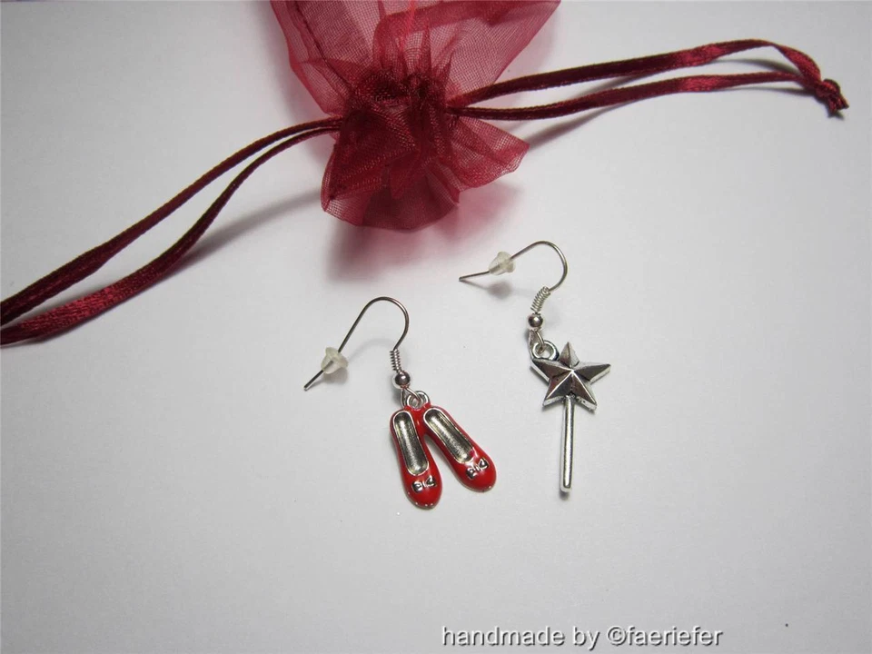 Pendientes Dorothy con zapatos rojos y varita de hadas Mago de Oz Joyería malvada Foto 1 de 4