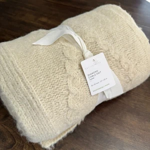 POTTERY BARN DIAMOND CABLE KNIT THROW BLANKET, 50 x 60 ~ OATMEAL (BEIGE) - Picture 1 of 7