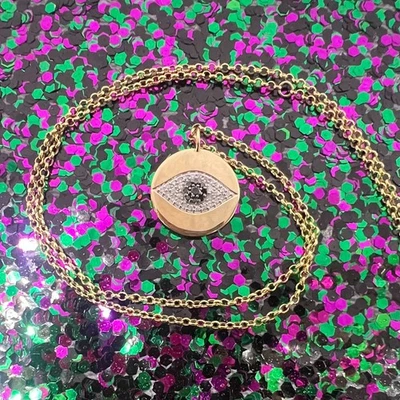 Collar de diamantes de oro amarillo de 14 quilates con mal de ojo Foto 1 de 4