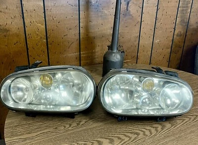 Volkswagen Golf GLS 2002 conjuntos de faros OEM Foto 1 de 4