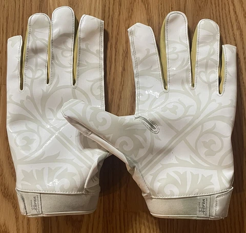 NOTRE DAME FOOTBALL 2019 AWAY TEAM ISSUED UNDER ARMOUR GLOVES 4XL Cover