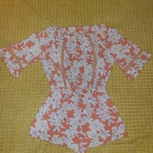 En Crème One Piece Shirt/Short/Romper Boho Hippie Sz M Lt Weight Orange N White - Picture 1 of 13