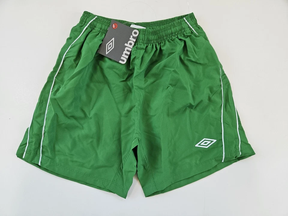 Pantalones Cortos de Fútbol UMBRO Big Boy's YM Juvenil Medianos Verdes Blancos Unisex Equipo Nuevos con Etiquetas Foto 1 de 2