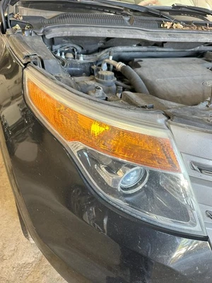 Conjunto de faros derechos usados se adapta a: Ford Explorer 2014 base halógeno sin policía p Foto 1 de 4