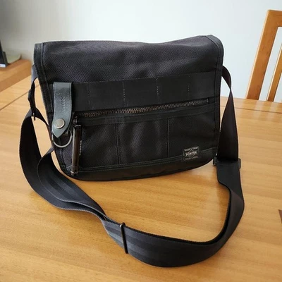 Bolsa de ombro PORTER preta Yoshida Kaban - Imagem 1 de 4