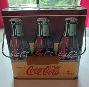 Coca Cola Metall Dose mit Griff 6 Stück Flaschen Design Coke Sammlerstück​ - Bild 1 von 3