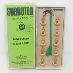 VINTAGE SUBBUTEO THE FOOTBALL GAME TABLE SOCCER 00 SCALE PLAYERS BLACKPOOL F.C. - Picture 1 of 10