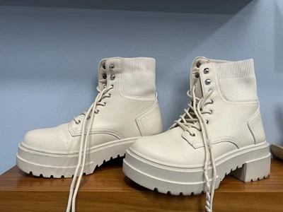 Botas de Combate Charlotte Russe Crema Con Cordones TALLA 8 Pre Amadas Ver Fotos Para Usar Foto 1 de 4