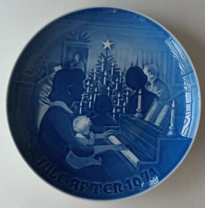Bing and Grondahl B&G  Denmark Danish Christmas Plate 1971 - Picture 1 of 2