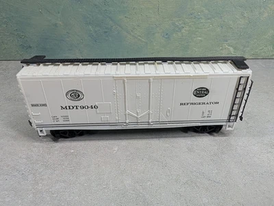 USED Model Power HO Scale 40' Reefer Box Car New York Central MDT #9040 - Image 1 of 4