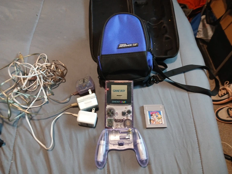Consola Gameboy Color, Juego Bugs Bunny 2, Power Pack, Bolsa, 3 Cargadores Foto 1 de 4