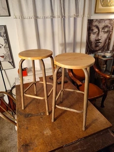2 Sgabelli Vintage Rotondi "Art Class" Legno Naturale/Acciaio Verniciato Marrone Regolabili - Foto 1 di 24