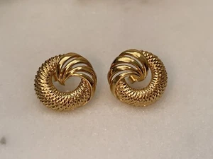 18ct Gold Earrings, Vintage Large Studs With Texture And Circular Swish Design - Picture 1 of 13