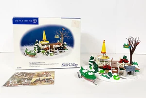 Department 56 Snow Village The Backyard Patio #52836 con caja - Imagen 1 de 7