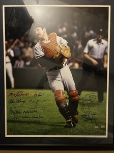 Thurman Munson Team Signed Photo - Framed w/ COA Reggie Jackson, Yogi Berra - Picture 1 of 8