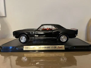 1967 Chevrolet Camaro Z/28 Black w/ Red 1/18 Diecast Model Road Signature 92328 - Picture 1 of 7