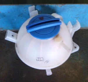 Volkswagen Jetta 2/11-2/15 1B Overflow Coolant Bottle - Picture 1 of 4