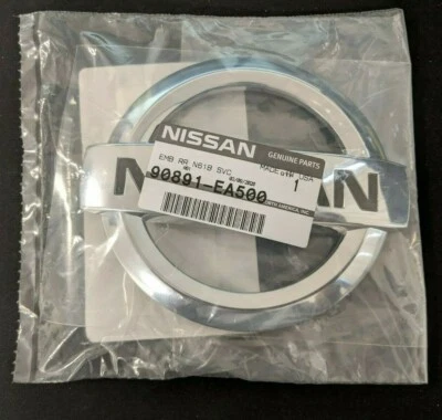 正品原始设备制造商后徽章适用于日产探路者 Titan Xterra (90891-EA500) — 第 1/4 张图片