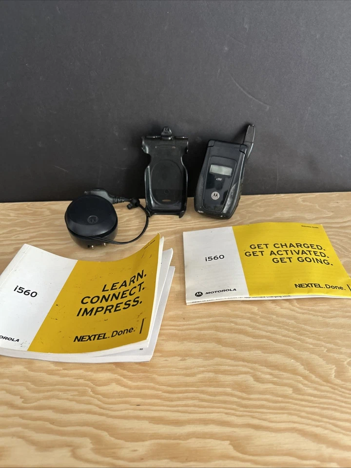 FOR PARTS Motorola i560 Nextel Flip Phone Black Vintage Needs Battery - Image 1 of 1