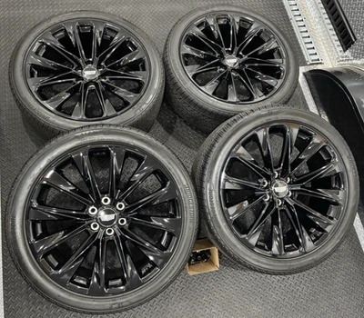 Cadillac Escalade 24" 2025 Platinum ESV OEM negro llantas de fábrica neumáticos llantas TPMS Foto 1 de 4