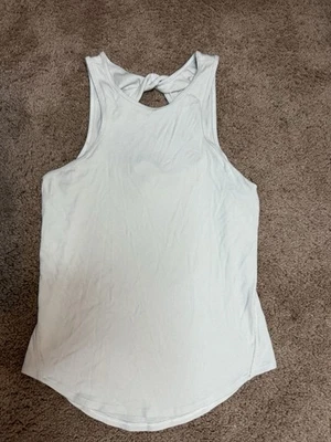 Lululemon 女式 6 码丝绸背心,白色无袖十字背 — 第 1/4 张图片