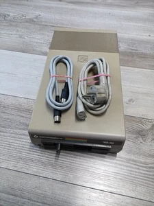 commodore c64 floppy 1541 volle Funktion, getestet. Mit Anschlußleitungen - Afbeelding 1 van 11