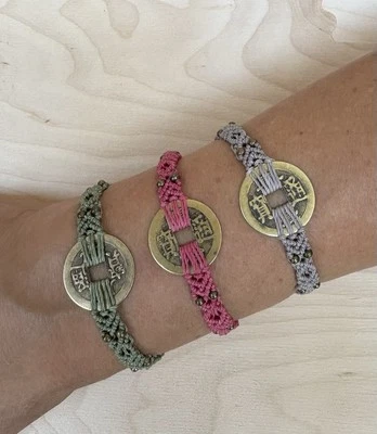Makramee Armband Handgeknüpft mit Chinesischer Glücksmünze Boho - Bild 1 von 4