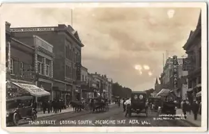 SOMBRERO DE MEDICINA RPPC Main Street Scene ferretería Canadá 1913 foto postal - Imagen 1 de 2