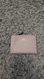 Woman’s Coach Beige Coin Purse Credit Card ID Key Chain Holder Zippered - Picture 1 of 5