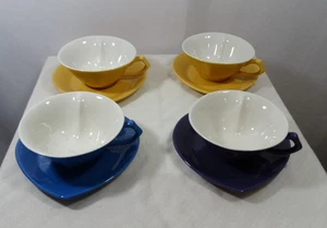 4 Mary Kay herzförmige Tasse & Untertasse Sets, blau, gelb und lila Valentinstag Tee - Bild 1 von 7