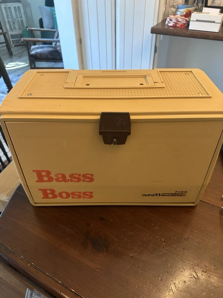 Bass Boss Vintage 7100 Old Pal Woodstream Fish Tackle Box falta bandeja inferior Foto 1 de 4